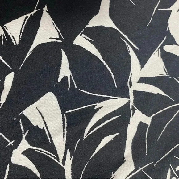 ✅ 3 for $15 ✅ Mario Serrani Italy B/W Floral print Bermuda Shorts Size 6 - Picture 2 of 8